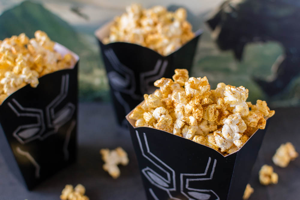 The Geeks celebrate the world of Wakanda and the Black Panther movie with a Berbere Spiced Popcorn recipe! 2geekswhoeat.com #BlackPanther #MarvelRecipes #ComicBookRecipes #PopcornRecipes #GeekyRecipes #Marvel