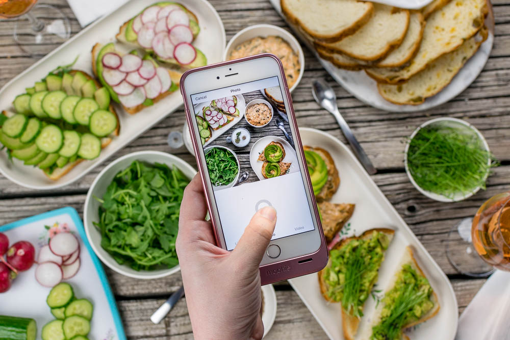 Avocado Toast | Farmer's Market Ideas | Instagram Worthy Food | Brunch Recipes | Have you ever wanted to make avocado toast like you see on Instagram? Now you can with a little help from The Geeks and Phoenix Public Market! [sponsored] 2geekswhoeat.com