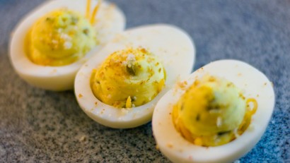 Diego Deviled Eggs are inspired by Qualcomm Stadium's Diego Burger and are perfect for game day! www.2geekswhoeat.com #gameday #appetizer