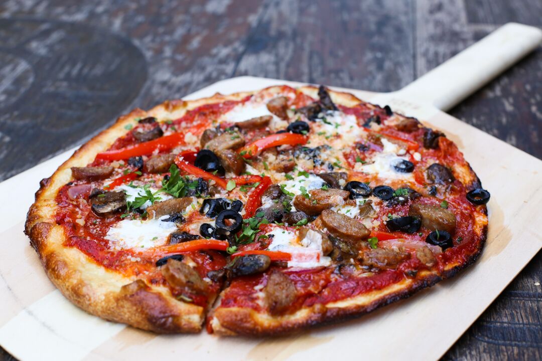 Bottled Blonde Uncorks Tasty New Pizzas, Salads and Brunch Dishes