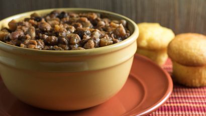 Winter Vegetable Slow Cooker Chili is a quick and vegan recipe perfect for the chilly winter months! 2geekwhoeat.com #vegan #slowcooker