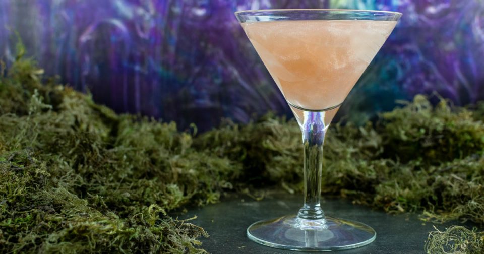 Cocktail Recipes | Movie Recipes | Sci-Fi Recipes | Gin | Excited for the release of the sci-fi thriller Annihilation, The Geeks have created an opalescent cocktail called The Shimmer. 2geekswhoeat.com