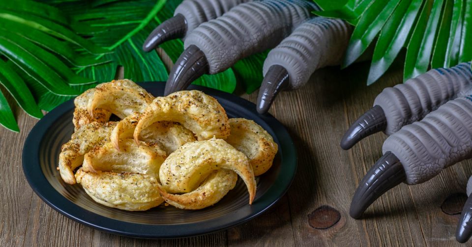 Dinosaur Recipes | Jurassic Park Recipes | Appetizers | Easy Recipes | In anticipation for Jurassic World: Fallen Kingdom, The Geeks have created a super easy and tasty recipe for Cheesy Raptor Claws! 2geekswhoeat.com