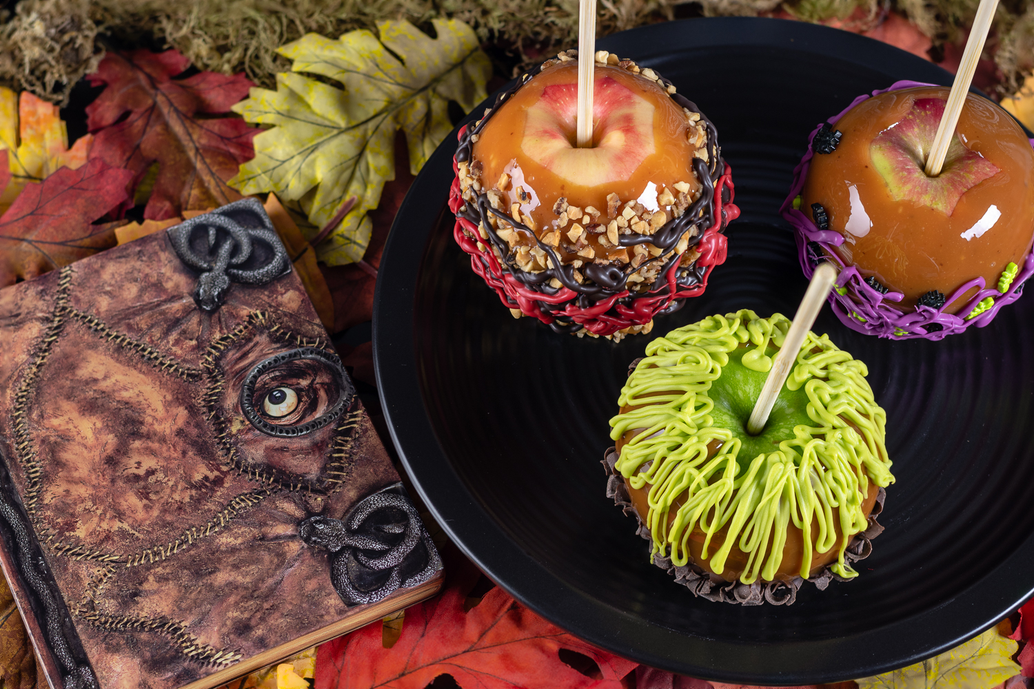 Caramel Apples | Disney Recipes | Halloween Recipes | The Geeks are celebreating Halloween early with their recipe for Sanderson Sisters' Caramel Apples inspired by the Disney film Hocus Pocus! [sponsored] 2geekswhoeat.com
