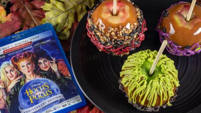 The Geeks are celebrating Halloween early with their recipe for Sanderson Sisters' Caramel Apples inspired by the Disney film Hocus Pocus! [sponsored] 2geekswhoeat.com #CaramelApples #DisneyRecipes #HalloweenRecipes #HocusPocus #HocusPocusRecipes