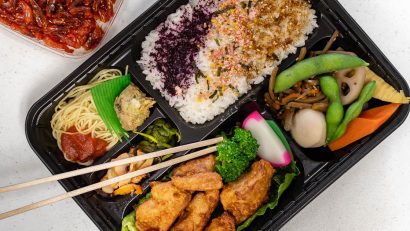 Inspired by Food Wars! Shokugeki no Soma, The Geeks head to Fujiya Market in Tempe for bento boxes and Japanese curry and discover loads of tasty treats! 2geekswhoeat.com