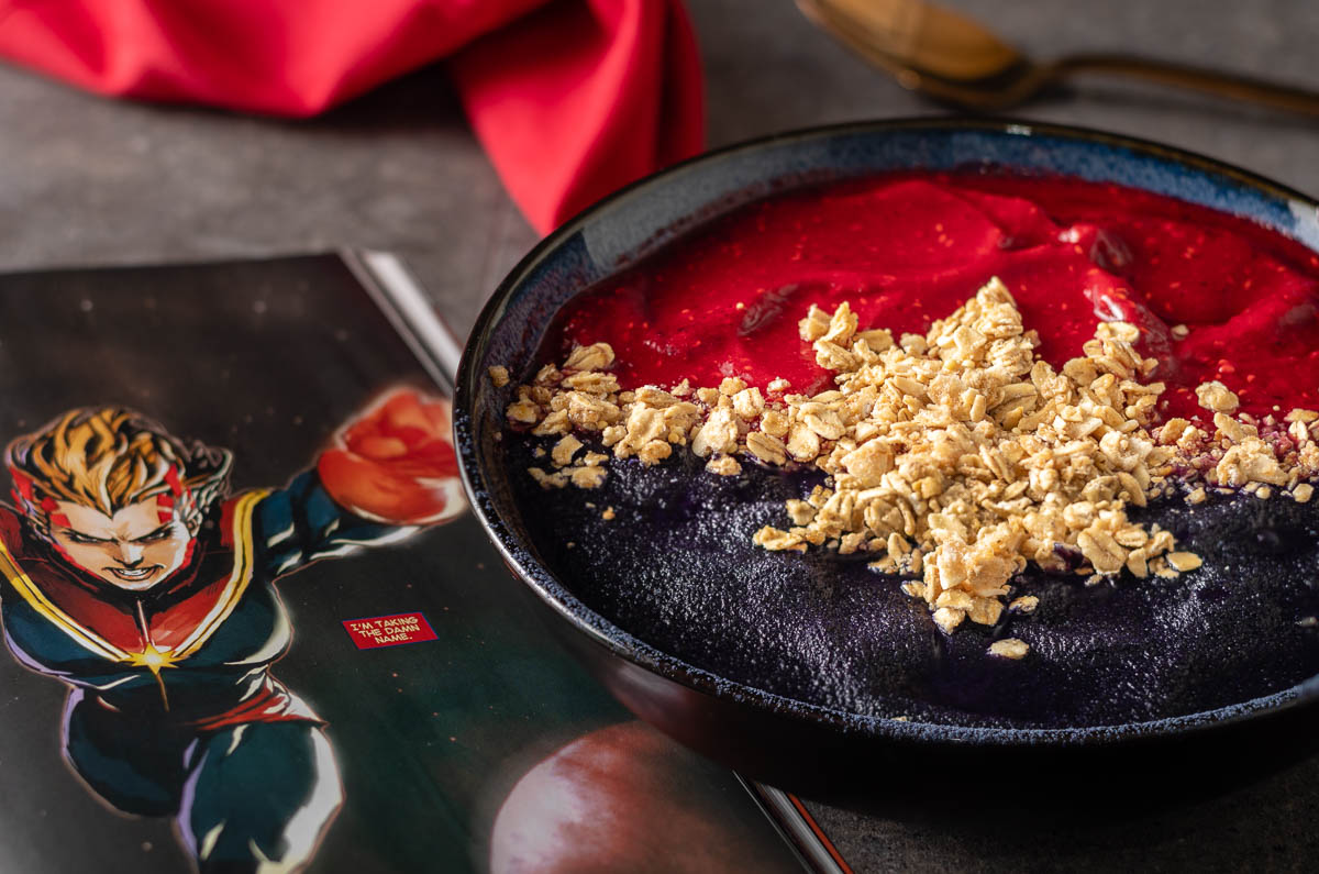 Go Higher Further Faster with The Geeks' latest recipe inspired by Captain Marvel, Higher Further Faster Smoothie Bowls! 2geekswhoeat.com #CaptainMarvelRecipes #MarvelRecipes #SmoothieBowl #GeekyRecipes #Marvel #ComicBookRecipes #MCU #Breakfast #HealthyBreakfast