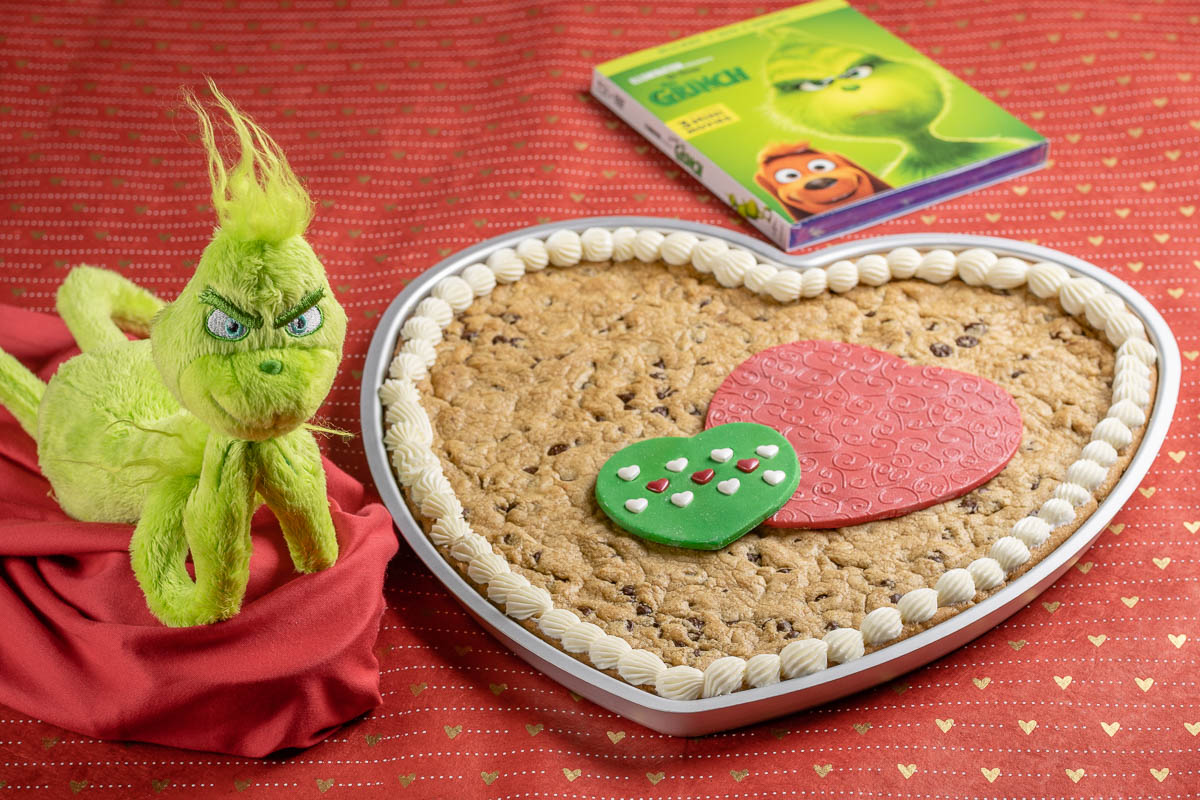 [Sponsored] Who says The Grinch is only for Christmas? The Geeks have created an adorable heart-shaped cookie cake inspired by Illumination and Universal's The Grinch! 2geekswhoeat.com #ValentinesDayRecipes #ChristmasRecipes #CookieCakeRecipes #GeekyFood #GeekyRecipes #TheGrinch #Grinch