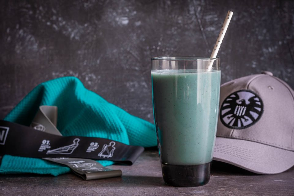 [Sponsored] Marvel Recipes | Workout Shake | Captain Marvel | Want to get in superhero shape this summer? The Geeks have created a new recipe, Star Force Kree-atine Smoothie, perfect for for a pre-workout snack! 2geekswhoeat.com