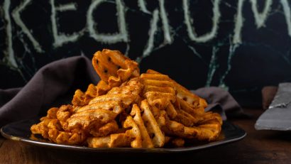 To get ready for the release of Doctor Sleep, The Geeks have put together a great guide for "doctoring" up french fries, Danny Torrance's favorite food! 2geekswhoeat.com #StephenKing #FrenchFries #HorrorFood #GeekyFood #DoctorSleep #FrenchFryRecipes