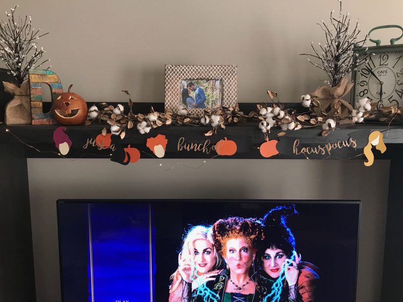 Hocus Pocus Recipes | Disney Recipes | Halloween Recipes | Halloween DIY | Halloween Party Ideas | The Geeks have rounded up 8 Hocus Pocus inspired recipes and DIYs by some of their favorite food and lifestyle bloggers! 2geekswhoeat.com