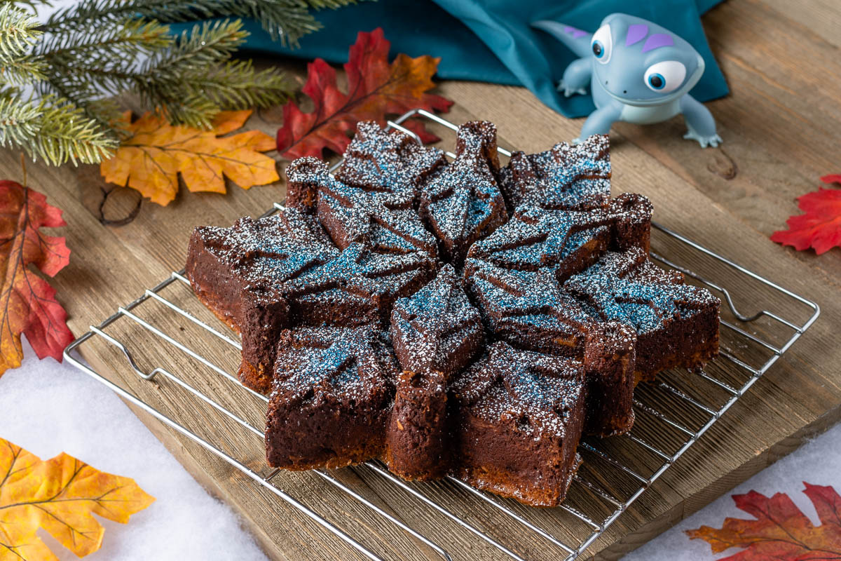 Inspired by Disney's latest animated feature, Frozen 2, The Geeks have created a recipe for Arendelle Spice Cake which is not only delicious, but perfect for the holiday season! 2geekswhoeat.com #Frozen #Frozen2 #DisneyRecipes #FrozenRecipes #Baking #DisneyFood #Thanksgiving #Christmas #HolidayRecipes