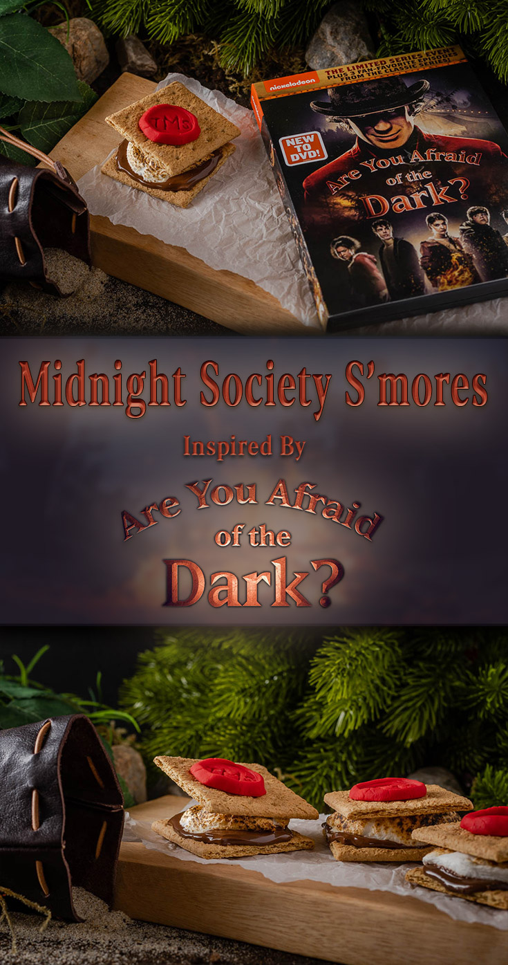 [Sponsored] Perfect for a night at home, The Geeks have created a recipe for Midnight Society S'mores inspired by Are You Afraid of the Dark. 2geekswhoeat.com #SmoresRecipes #AreYouAfraidoftheDark #FamilyFriendlyRecipes #SleepoverIdeas #DessertIdeas #HalloweenRecipes #GeekyFood #GeekyRecipes