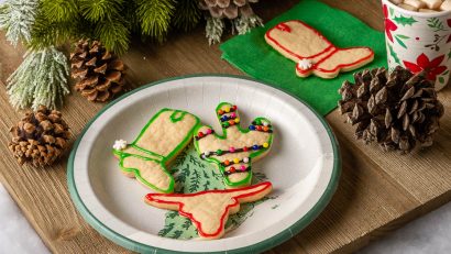 The Geeks are getting ready for Joe Bob Saves Christmas on Shudder and have created a new recipe for Neon Vegan Christmas Cookies! 2geekswhoeat.com #TheLastDriveIn #MutantFamily #Vegan #VeganCookies #VeganChristmasCookies #Christmas #ChristmasCookies #Shudder