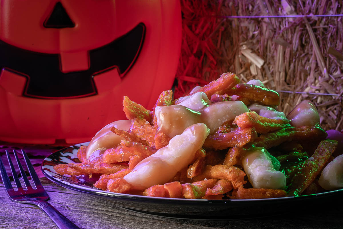 Silver Bolo Award winning Geeks Who Eat have created a Halloween Poutine recipe for Joe Bob’s Halloween Hoedown airing on Shudder on 10/8. 2geekswhoeat.com #Shudder #HalloweenRecipes #Poutine #TheLastDriveIn #FallRecipes