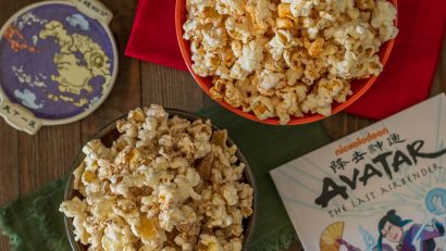 [AD] The Geeks have created a new sponsored recipe for an Avatar Adversaries Popcorn Duo inspired by the hit show Avatar: The Last Airbender. 2geekswhoeat.com #AvatarAdversaries #Avatar #Nickelodeon #Popcorn #GeekyRecipes #GeekyFood